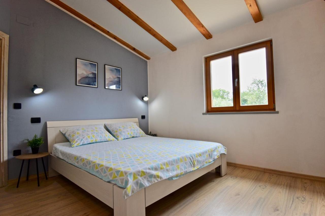Relaxing Holiday House With Terrace Sea View Медулин Екстериор снимка