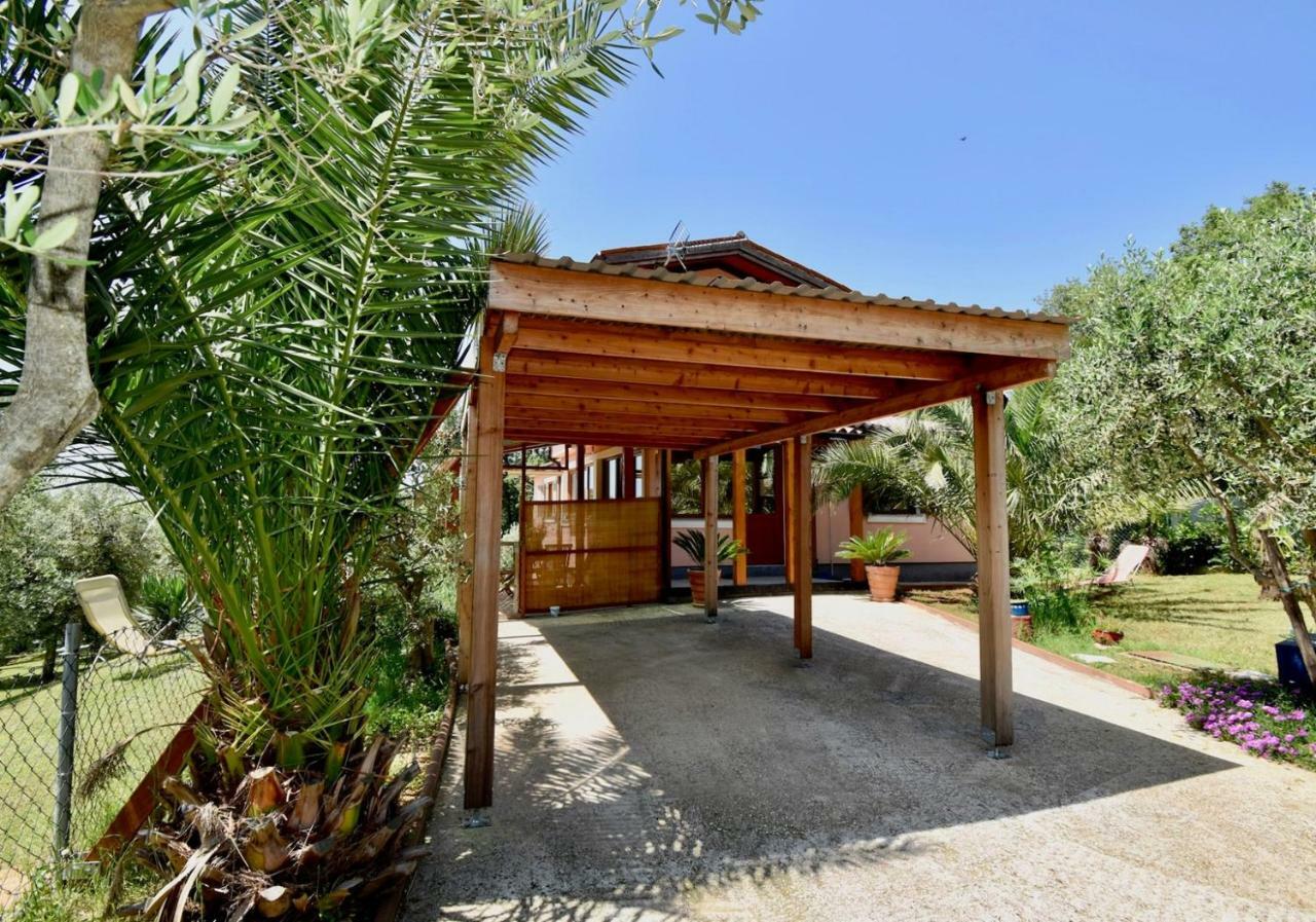 Relaxing Holiday House With Terrace Sea View Медулин Екстериор снимка