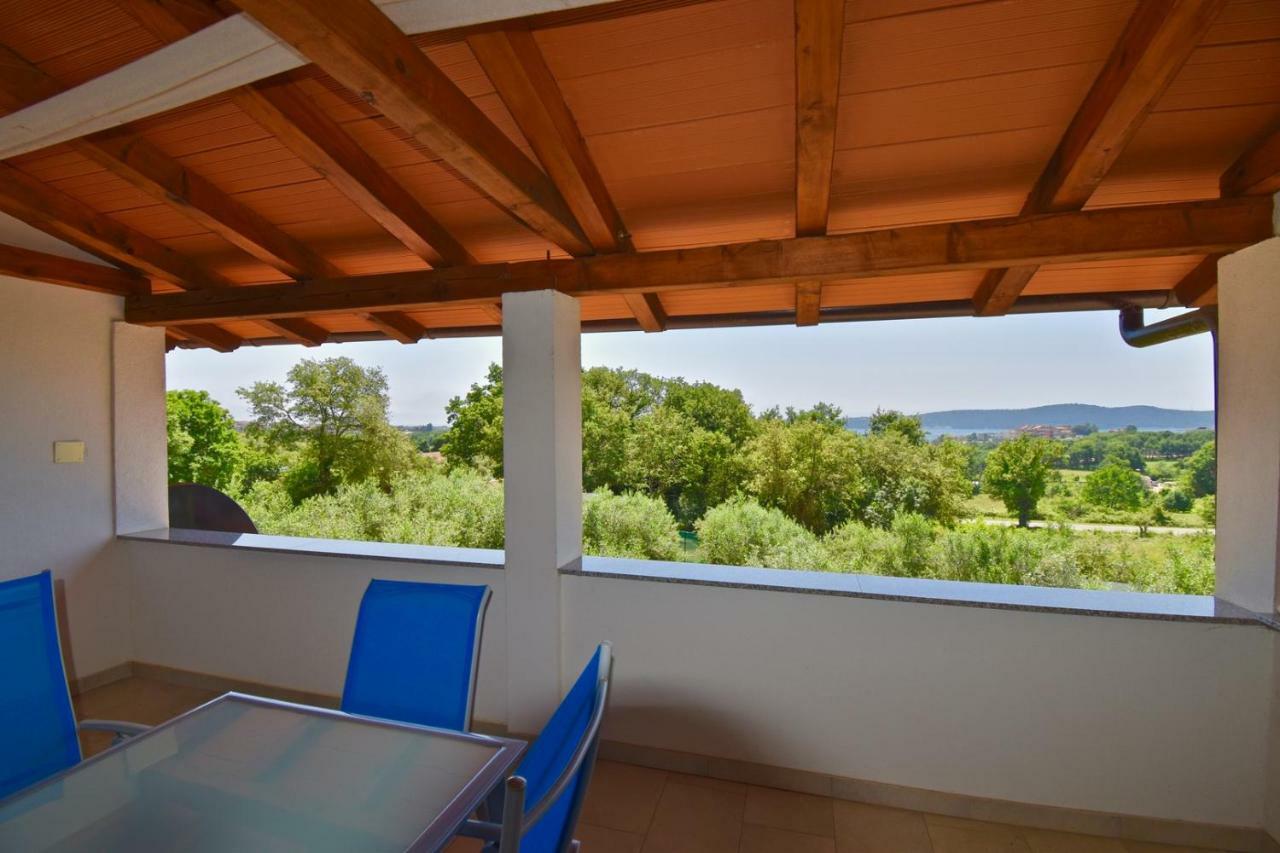 Relaxing Holiday House With Terrace Sea View Медулин Екстериор снимка