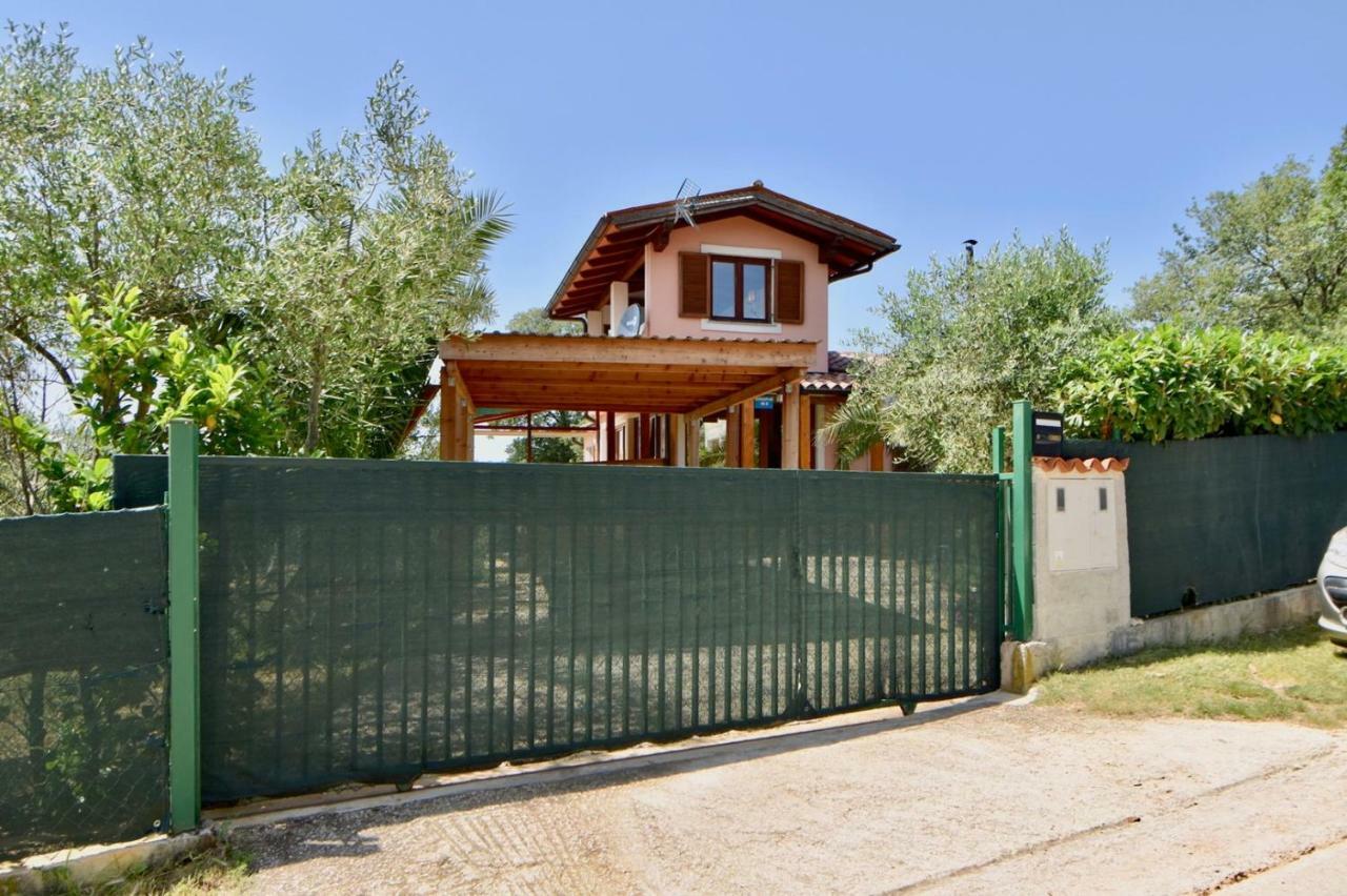 Relaxing Holiday House With Terrace Sea View Медулин Екстериор снимка